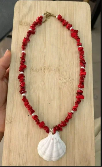 Handmade red coral beads, freshwater pearls and scallop necklace - Picture 3 of 13